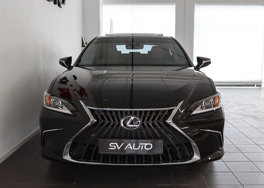 Lexus ES 300h 2.5 E-CVT Limited Edition Taklucka MOMS/VAT