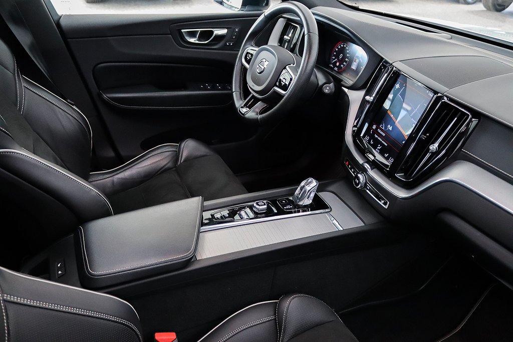 Volvo XC60 Recharge T8 AWD R-Design Lounge HuD Pano Värmare