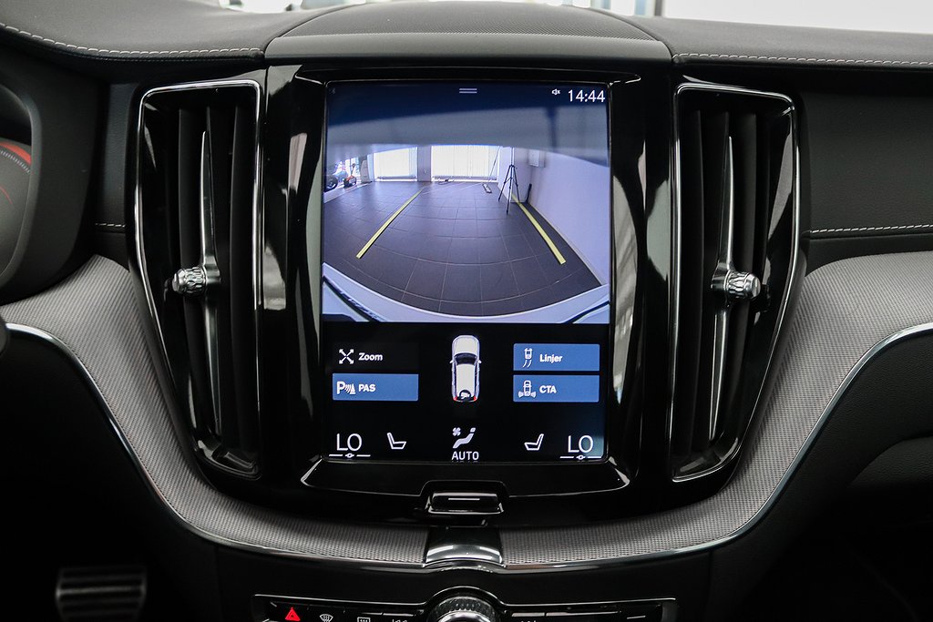 Volvo XC60 Recharge T8 AWD R-Design Lounge HuD Pano Värmare