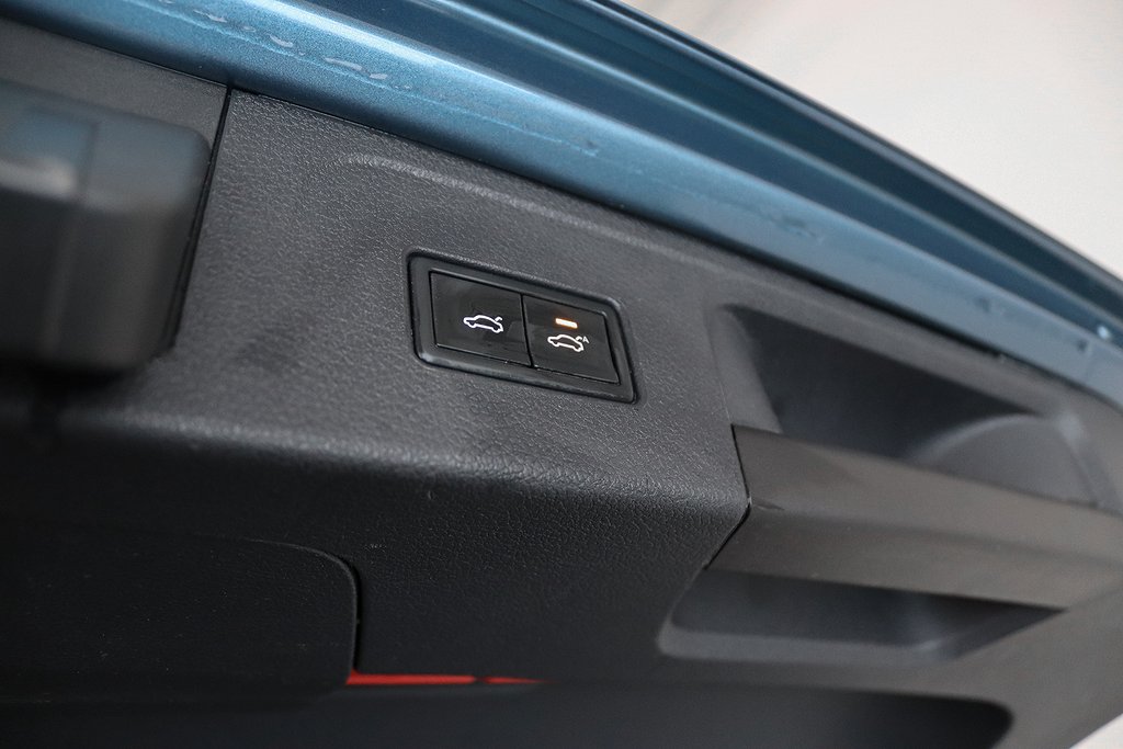 Volkswagen Passat GTE Plug-In Executive Cockpit Pano Massage