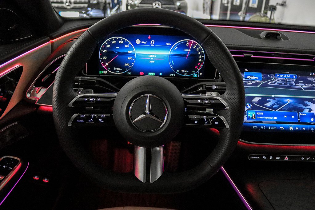 Mercedes-Benz E 300 e 4MATIC AMG Premium (SE SPEC) MOMSBIL